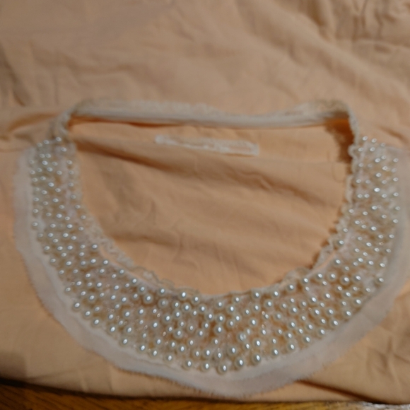 Pearls and lace decorated collar T-shirt - Picture 4 of 5